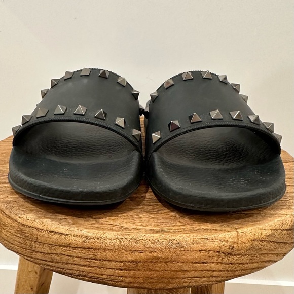 Valentino Garavani Rockstud Rubber Slide Sandal, sz 39 - Picture 5 of 11